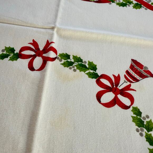 VTG 103.5" x 62" Cotton White Rectangular Christmas Tablecloth Sleigh Holly READ - Picture 9 of 10
